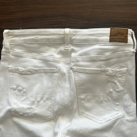 American Eagle Super High Rise White Distressed Jegging Crop Size 6. - Picture 4 of 4